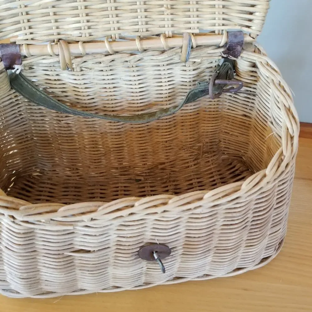 VTG Fly Fishing Creel Wicker & Leather Basket Fish Shape Buckle Cabin Decor 12x8